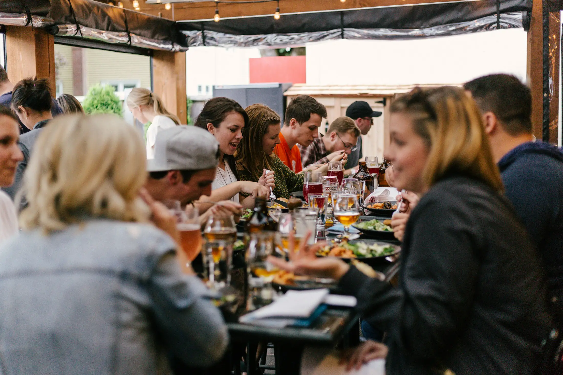 Sfeerimpressie van een culinaire ontmoeting in het park